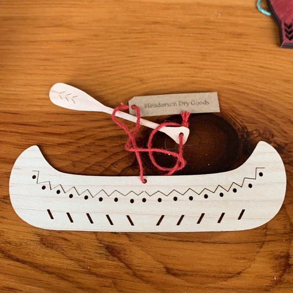 Holiday ornaments from 5 green wooden mittens, 2 red & four laser cut or… - Picture 3 of 8